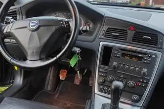 Volvo V70, 2.4, diesel, manual, front-wheel drive