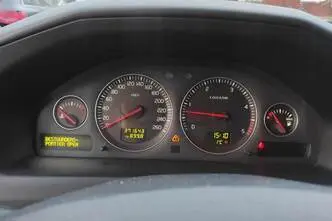 Volvo V70, 2.4, diesel, manual, front-wheel drive