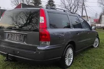 Volvo V70, 2.4, diesel, manual, front-wheel drive