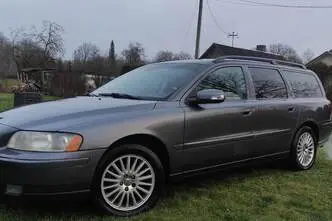 Volvo V70, 2.4, diesel, manual, front-wheel drive