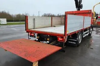 Volvo FL220 4X2 HIAB 077, 162 kW, diesel, manual