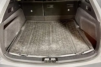 Toyota Corolla, 1.8, 72 kW, hybrid, automatic, front-wheel drive