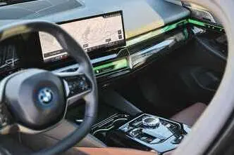 BMW i5, 250 kW, elektrība, automātiskā, aizmugurējā piedziņa