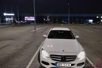 Mercedes-Benz 200, 2.1, 100 kW, diesel, automatic, rear-wheel drive