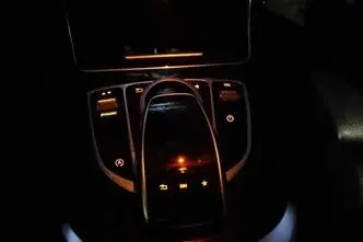 Mercedes-Benz 200, 2.1, 100 kW, diesel, automatic, rear-wheel drive