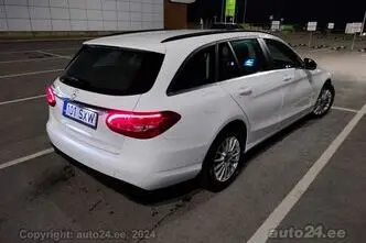 Mercedes-Benz 200, 2.1, 100 kW, diesel, automatic, rear-wheel drive