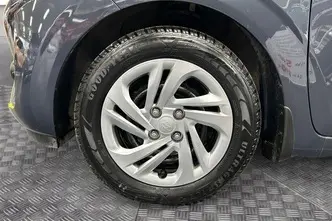 Hyundai i10, 1.0, 46 kW, petrol, manual, front-wheel drive