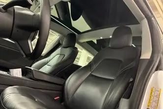 Tesla Model 3, 208 kW, electric, automatic, rear-wheel drive