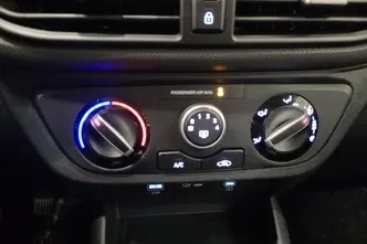 Hyundai i10, 1.0, 46 kW, petrol, manual, front-wheel drive