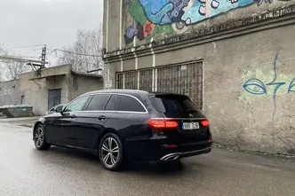 Mercedes-Benz E 220, 2.0, 143 kW, diesel, automatic, rear-wheel drive