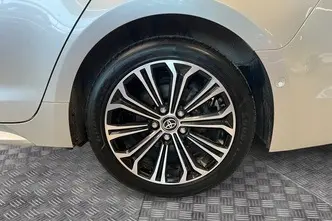 Toyota Corolla, 1.8, 90 kW, hybrid, automatic, front-wheel drive