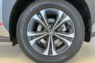 Toyota bZ4X, 118 kW, elektra, visų varomųjų ratų pavara