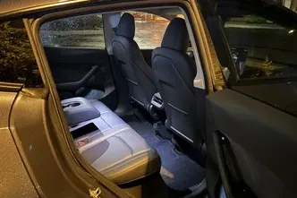 Tesla Model Y, 153 kW, электричество, автомат, полный привод