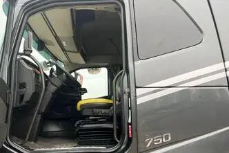 Volvo FH 16 750 6x4, 551 kW, diesel, automatic