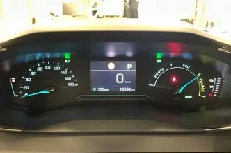 Peugeot 2008, electric, automatic, front-wheel drive