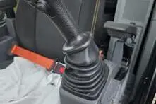 Caterpillar 320, 122 kW