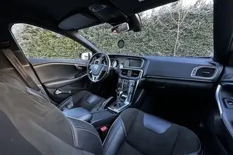 Volvo V40, 2.0, 88 kW, diesel, manual, front-wheel drive