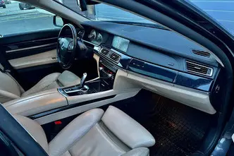 BMW 730, 3.0, 180 kW, diesel, automatic, rear-wheel drive