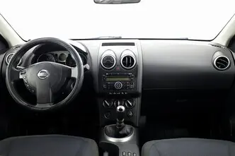 Nissan Qashqai, 2.0, 104 kW, petrol, manual, front-wheel drive