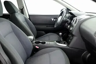 Nissan Qashqai, 2.0, 104 kW, petrol, manual, front-wheel drive