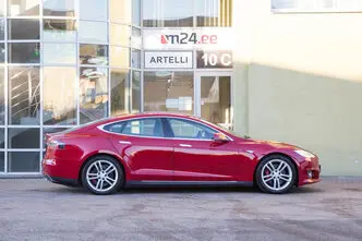 Tesla Model S, 69 kW, electric, rear-wheel drive