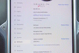 Tesla Model S, 69 kW, electric, rear-wheel drive