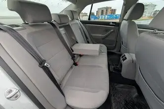 Volkswagen Jetta, 1.6, 75 kW, bensiin, automaat, esivedu
