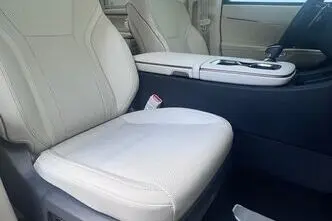 Lexus LM 350, 2.5, 140 kW, hübriid, automaat, nelikvedu