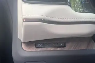 Lexus LM 350, 2.5, 140 kW, hübriid, automaat, nelikvedu