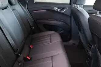 Audi Q4 e-tron, 77 kW, electric, automatic, four-wheel drive