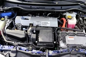 Toyota Auris, 1.8, 73 kW, hybrid, automatic, front-wheel drive