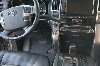 Toyota Land Cruiser, 4.5, 200 kW, дизель, автомат, полный привод