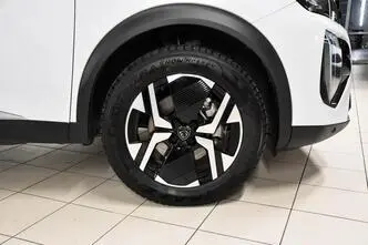 Peugeot 2008, automatic, front-wheel drive