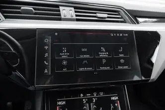 Audi e-tron, 300 kW, elekter, automaat, nelikvedu