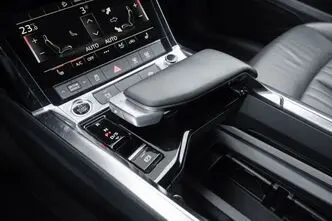 Audi e-tron, 300 kW, elekter, automaat, nelikvedu