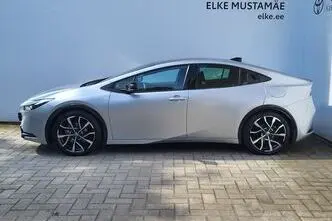 Toyota Prius, 2.0, 111 kW, įkraunamas hibridas, automatinė, priekiniai varomieji ratai