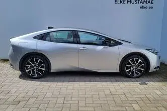 Toyota Prius, 2.0, 111 kW, įkraunamas hibridas, automatinė, priekiniai varomieji ratai