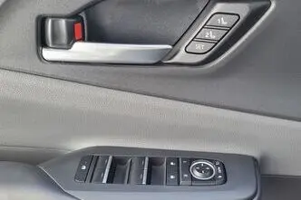 Toyota Prius, 2.0, 111 kW, įkraunamas hibridas, automatinė, priekiniai varomieji ratai