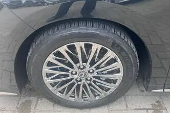 Lexus LM 350, 2.5, 140 kW, hibrīds, automātiskā, pilnpiedziņa