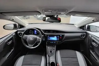 Toyota Auris, 1.8, 73 kW, hibrīds, automātiskā, priekšējā piedziņa