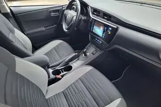 Toyota Auris, 1.8, 73 kW, hibrīds, automātiskā, priekšējā piedziņa
