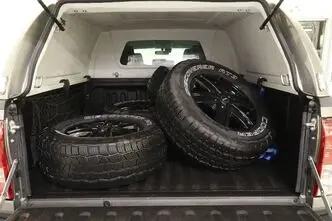 Toyota Hilux, 2.4, 110 kW, dīzelis, manuālā, pilnpiedziņa