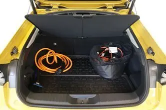 Toyota Prius, 2.0, 111 kW, uzlādējams hibrīds, automātiskā, priekšējā piedziņa