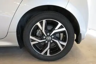 Toyota Yaris, 1.5, 68 kW, hibridas, automatinė, priekiniai varomieji ratai