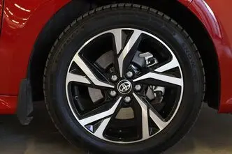 Toyota Yaris, 1.5, 68 kW, hibrīds, automātiskā, priekšējā piedziņa