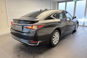 Lexus ES 300, 2.5, 131 kW, hibridas, automatinė, priekiniai varomieji ratai