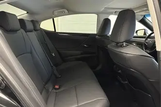 Lexus ES 300, 2.5, 131 kW, hibridas, automatinė, priekiniai varomieji ratai