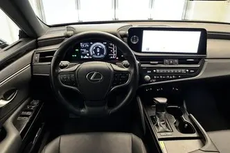 Lexus ES 300, 2.5, 131 kW, hibridas, automatinė, priekiniai varomieji ratai