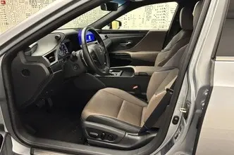 Lexus ES 300, 2.5, 131 kW, hibridas, automatinė, priekiniai varomieji ratai