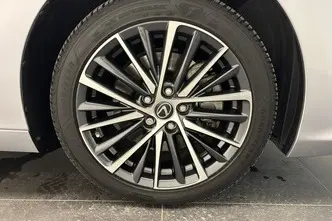 Lexus ES 300, 2.5, 131 kW, hibridas, automatinė, priekiniai varomieji ratai